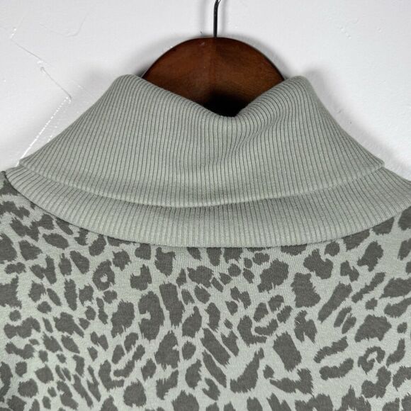American Eagle Animal Print Fleece Pullover XL Sage Green Long Sleeves Cozy - Picture 7 of 15